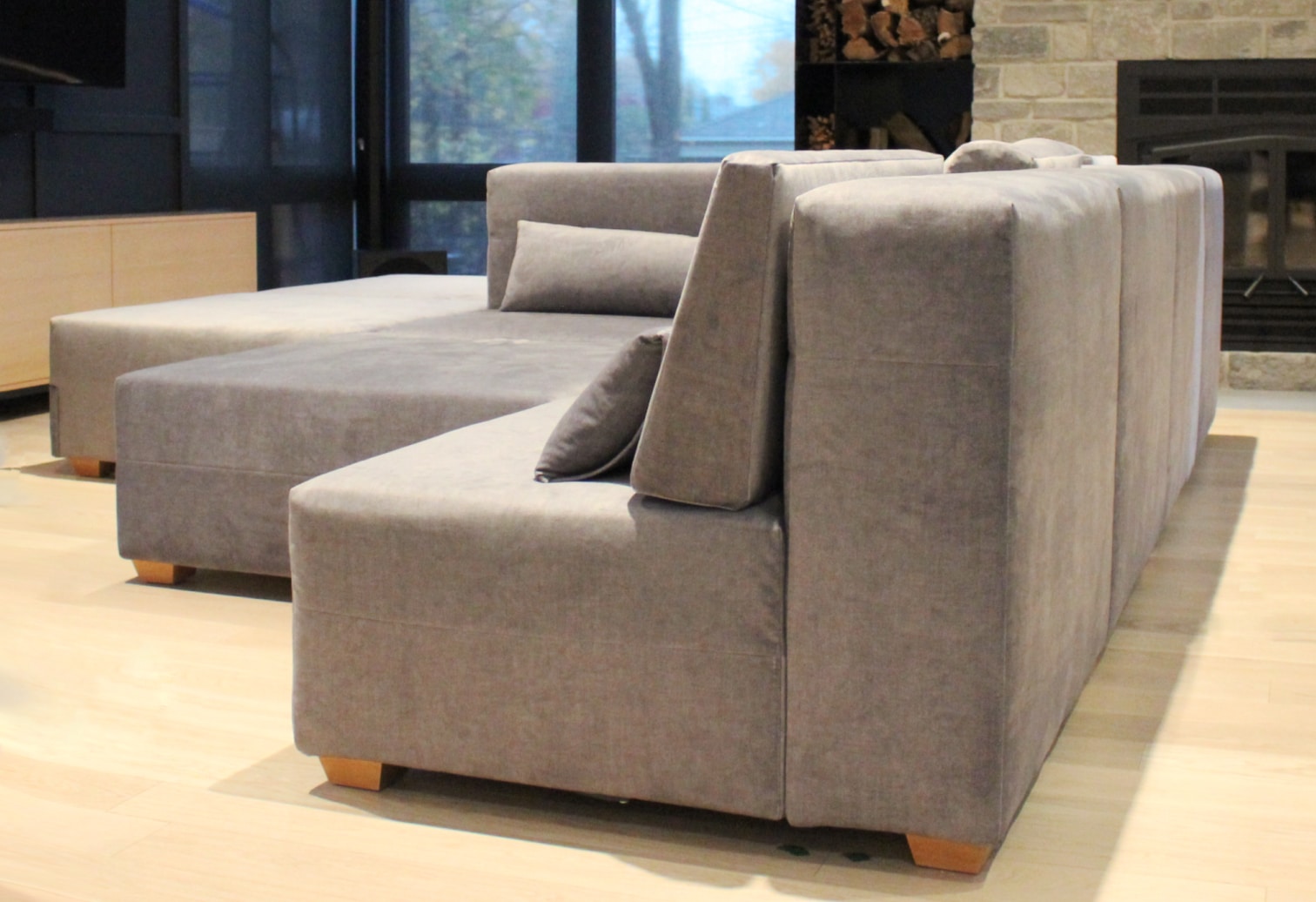 double sofa modulaire sur mesure recouvert en velours