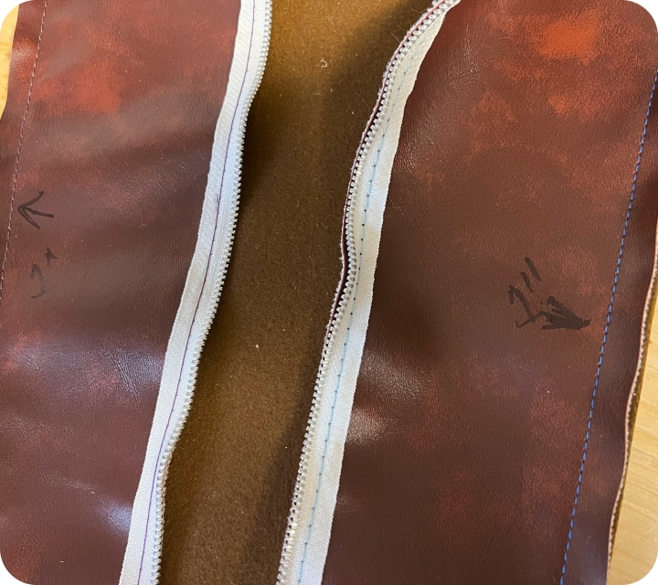 Zipper coulter detail with notations indicating 1 inch right and left.